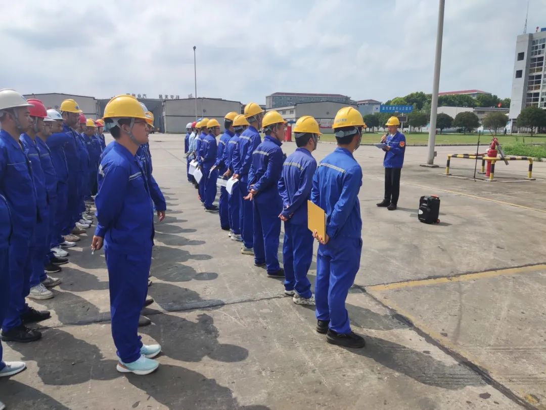 新藍(lán)天主要負(fù)責(zé)人現(xiàn)場(chǎng)講安全課