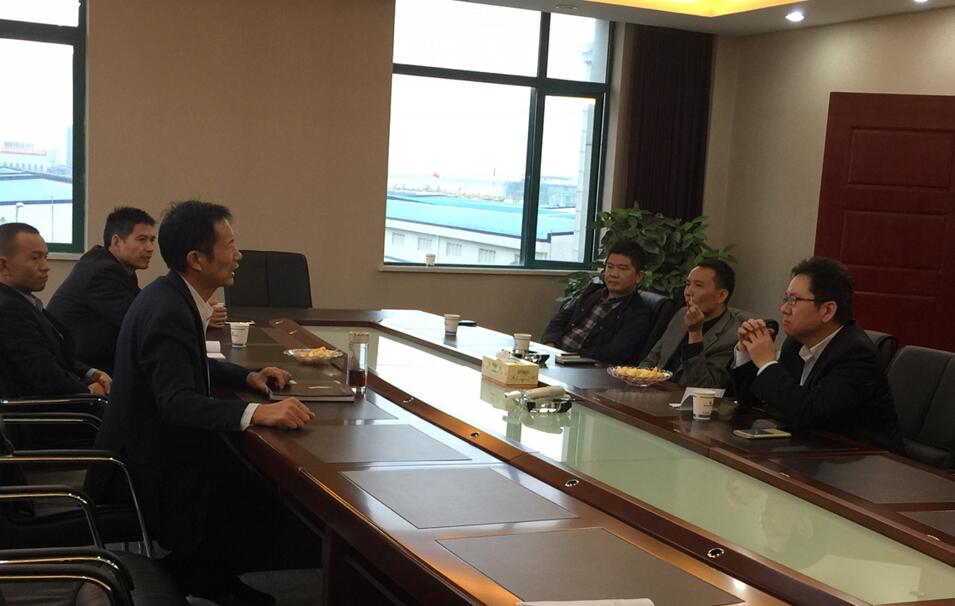 中國氟硅協(xié)會(huì)向?qū)硇滤{(lán)天參觀考察