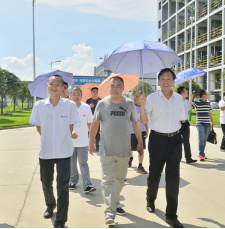 臨朐縣鋁型材協(xié)會(huì)向?qū)б恍衼砦宜緟⒂^考察