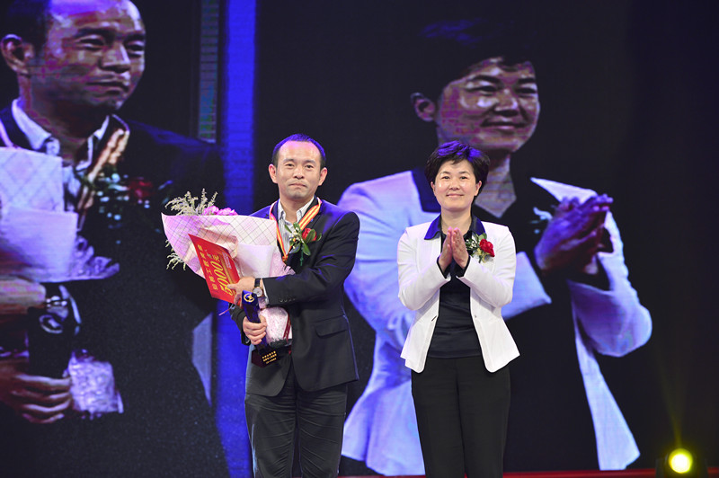 新藍(lán)天股份技術(shù)副總肖俊平,他就是工匠精神代表!