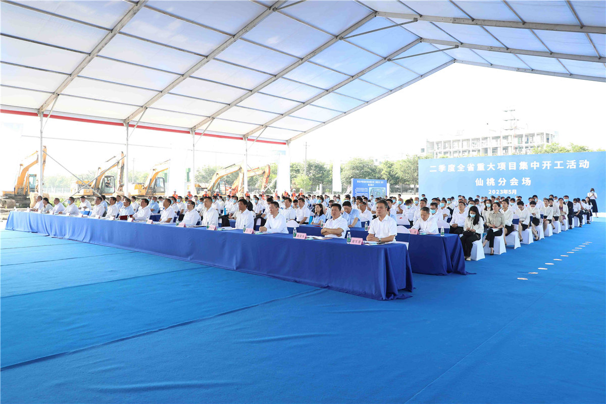 新藍(lán)天二期中譽(yù)電子級化學(xué)品和新能源材料項(xiàng)目簽約開工