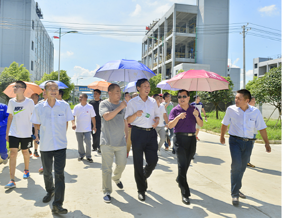 臨朐縣鋁型材協(xié)會(huì)向?qū)б恍衼砦宜緟⒂^考察