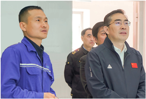 孫道軍蒞臨新藍(lán)天檢查“五一”假期安全生產(chǎn)工作